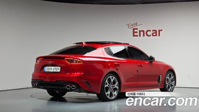 Kia Stinger 2020 — Фото 2/20