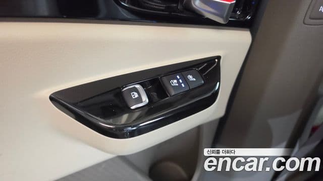 Kia Carnival 2022 — Photo 1/34