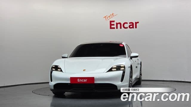 Porsche Taycan 2021 — Photo 2/20