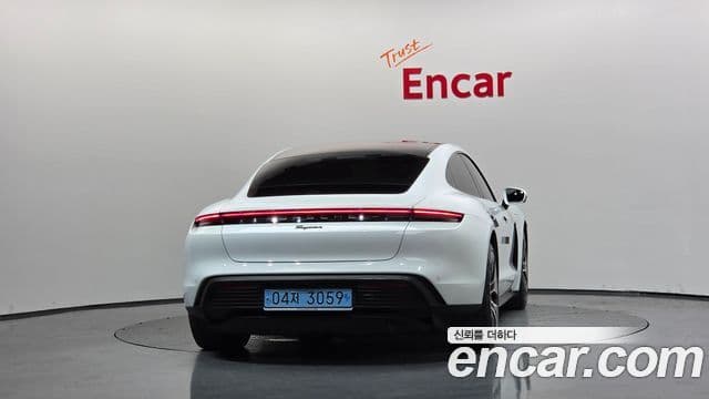 Porsche Taycan 2021 — Photo 14/20