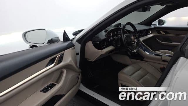 Porsche Taycan 2021 — Photo 13/20