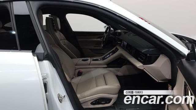 Porsche Taycan 2021 — Photo 19/20
