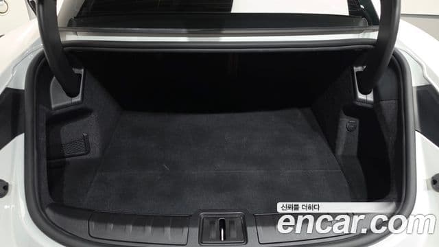 Porsche Taycan 2021 — Photo 1/20