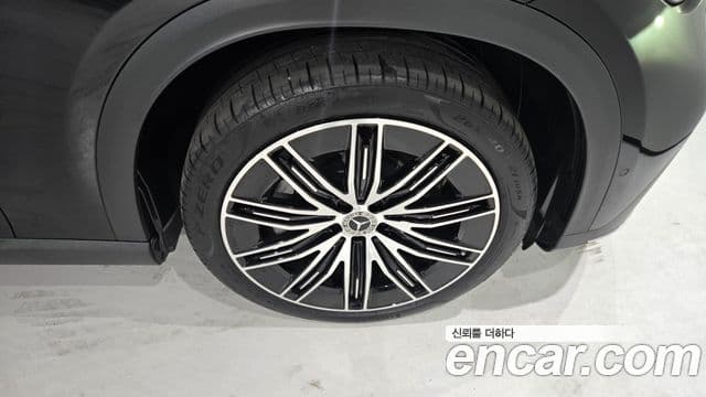 Mercedes-Benz EQE SUV 2025 — ფოტო 8/19