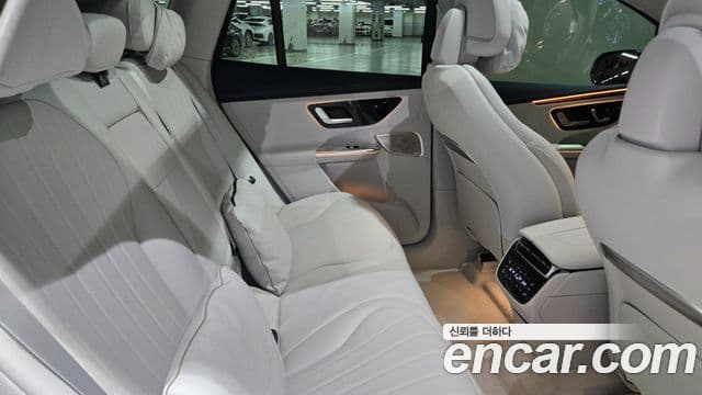 Mercedes-Benz EQE SUV 2025 — ფოტო 15/19