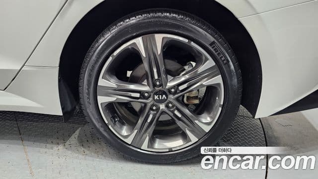 Kia K5 2020 — ფოტო 24/31