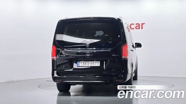 Mercedes-Benz V-Class 2021 — Фото 3/20