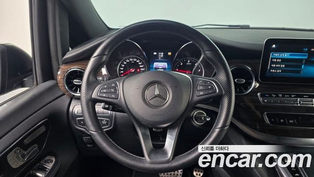 Mercedes-Benz V-Class 2021 — Фото 13/20
