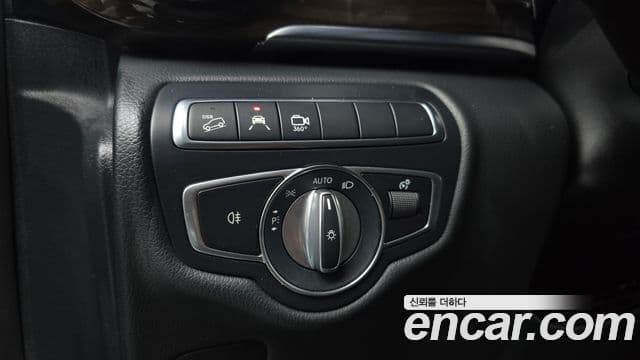Mercedes-Benz V-Class 2021 — Фото 14/20