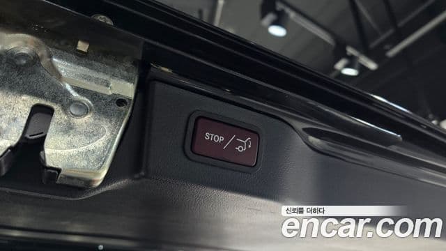 Mercedes-Benz V-Class 2021 — Фото 18/20