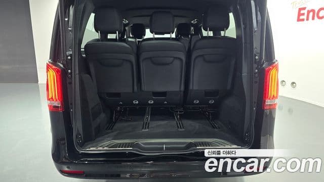 Mercedes-Benz V-Class 2021 — Фото 19/20