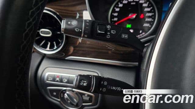 Mercedes-Benz V-Class 2021 — Фото 20/20