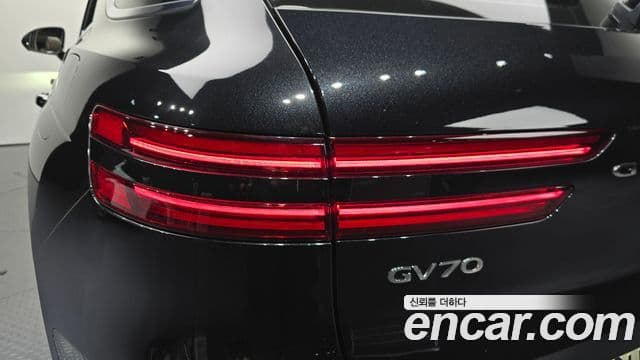 Genesis GV70 2023 — Photo 14/31