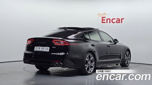 Kia Stinger 2019 — Фото 2/20