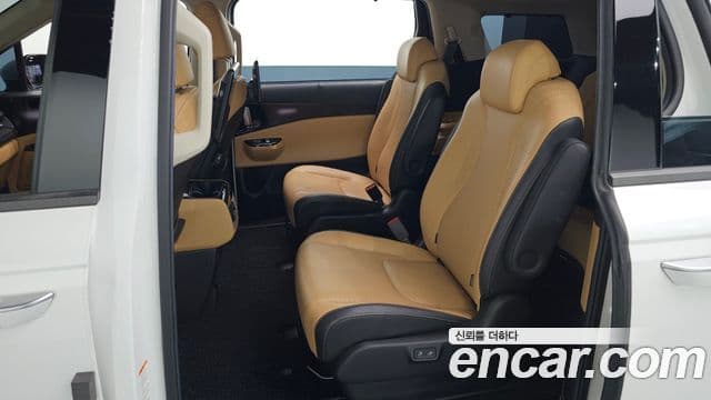 Kia Carnival 2020 — Фото 12/20