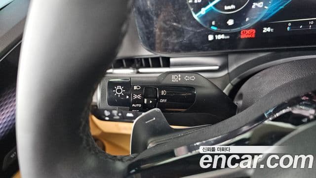 Kia Carnival 2020 — ფოტო 32/35