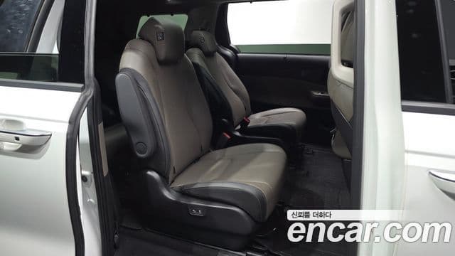 Kia Carnival 2024 — Фото 11/20