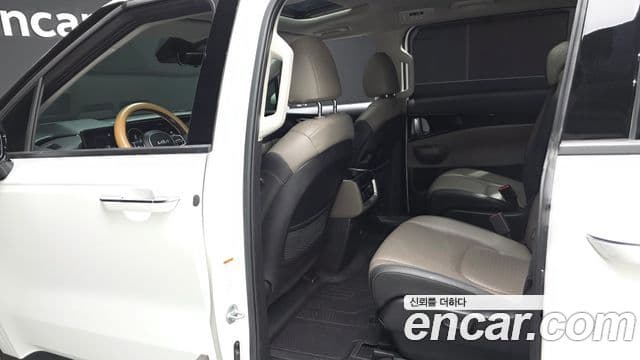 Kia Carnival 2024 — Photo 16/41