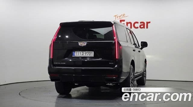 Cadillac Escalade 2023 — ფოტო 15/20