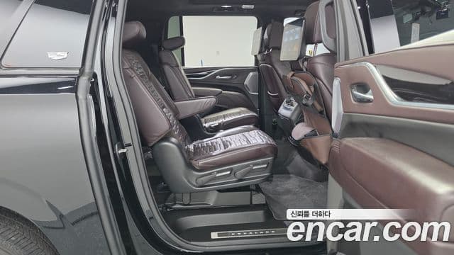 Cadillac Escalade 2023 — ფოტო 18/20