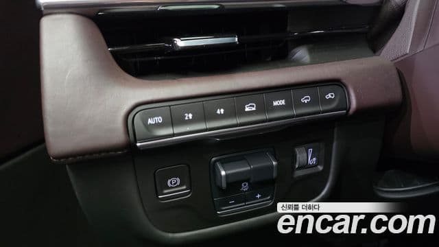 Cadillac Escalade 2023 — ფოტო 7/20