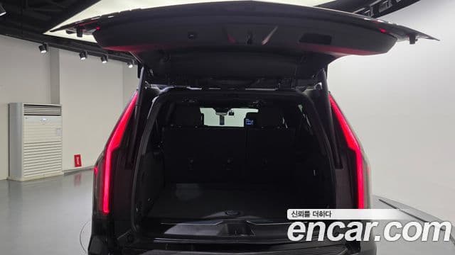 Cadillac Escalade 2023 — ფოტო 8/20