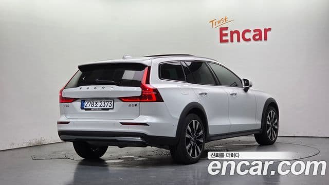 Volvo V60 Cross Country 2025 — Фото 2/20
