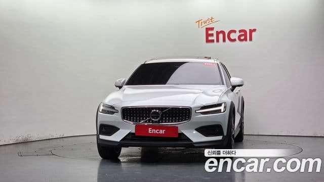 Volvo V60 Cross Country 2025 — Фото 3/20