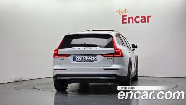 Volvo V60 Cross Country 2025 — Фото 4/20