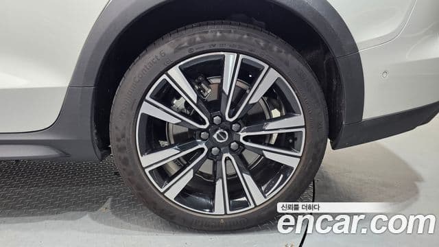 Volvo V60 Cross Country 2025 — ფოტო 11/36