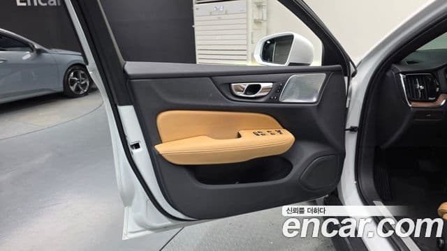 Volvo V60 Cross Country 2025 — ფოტო 4/36