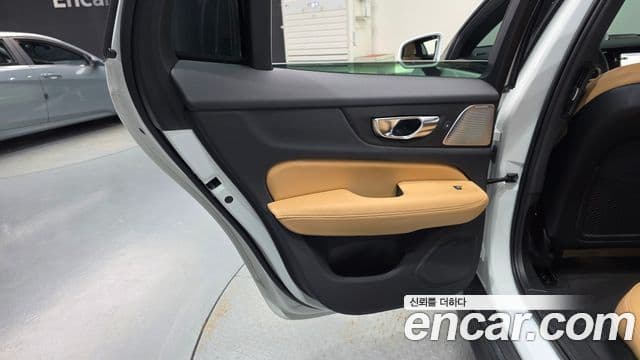 Volvo V60 Cross Country 2025 — ფოტო 16/36