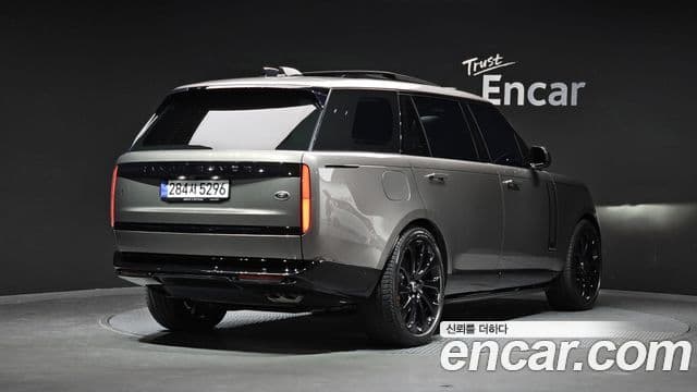 Land Rover Range Rover 2023 — Фото 2/20