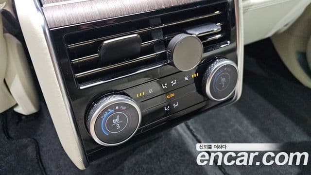 Land Rover Range Rover 2023 — Фото 18/20