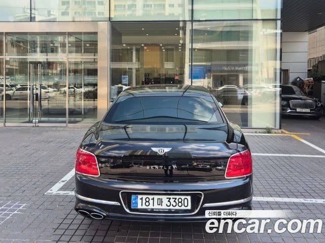 Bentley Flying Spur 2023 — Photo 9/20