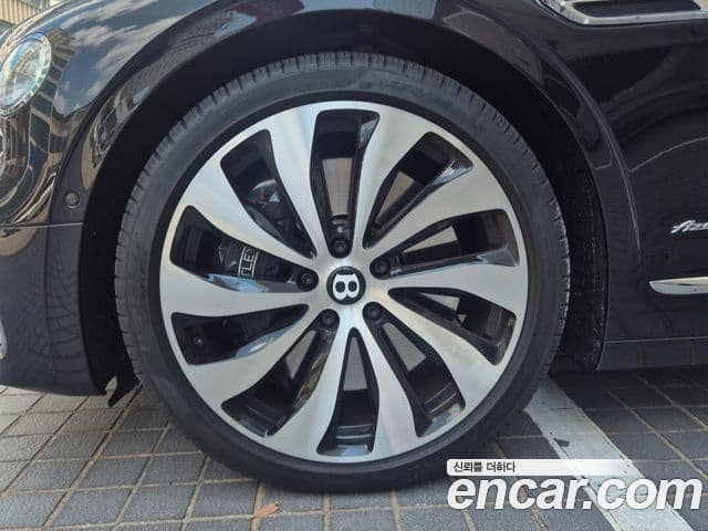 Bentley Flying Spur 2023 — Photo 2/20