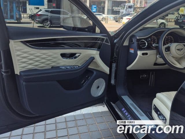 Bentley Flying Spur 2023 — Photo 14/20