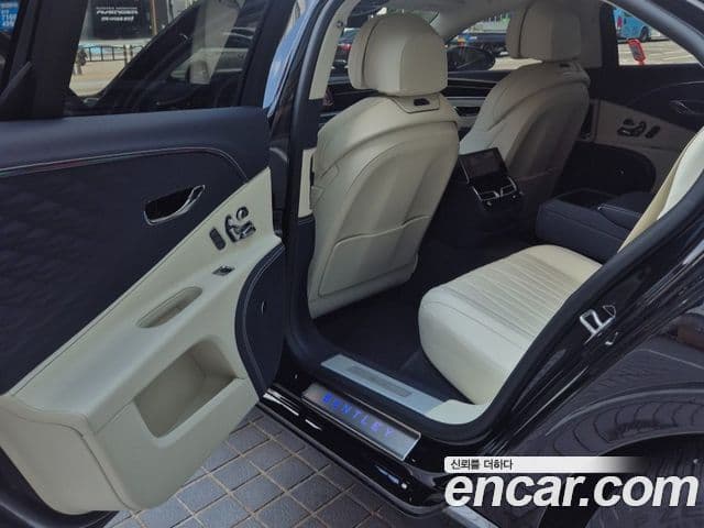 Bentley Flying Spur 2023 — Photo 16/20