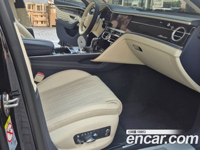 Bentley Flying Spur 2023 — Photo 11/20