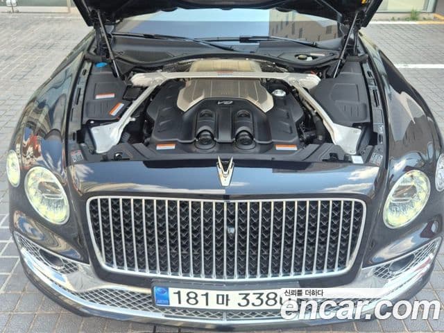Bentley Flying Spur 2023 — Photo 8/20