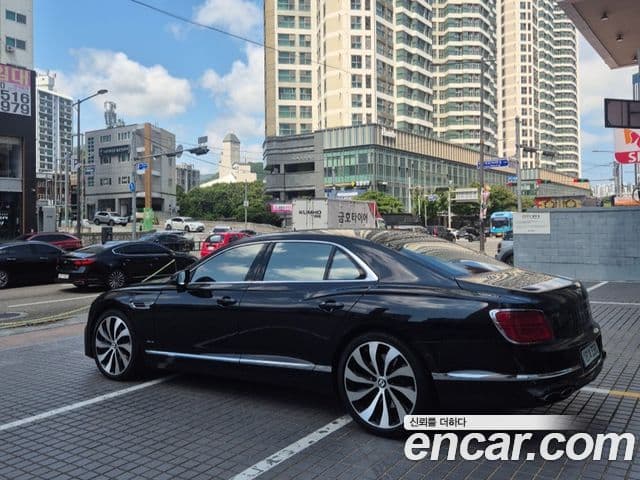 Bentley Flying Spur 2023 — Photo 5/20