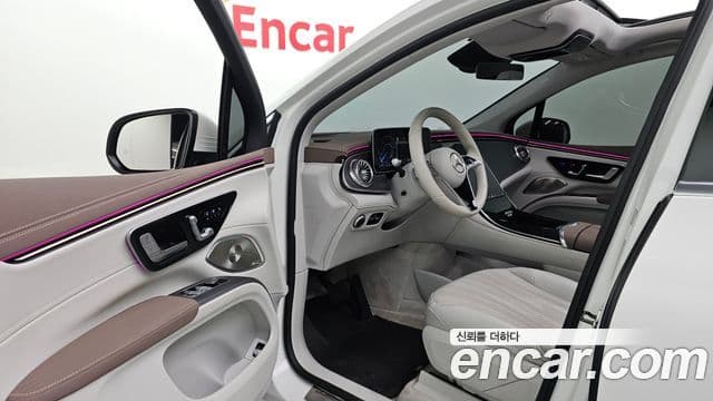 Mercedes-Benz EQS SUV 2023 — Photo 9/20