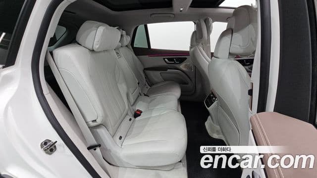 Mercedes-Benz EQS SUV 2023 — Photo 2/20