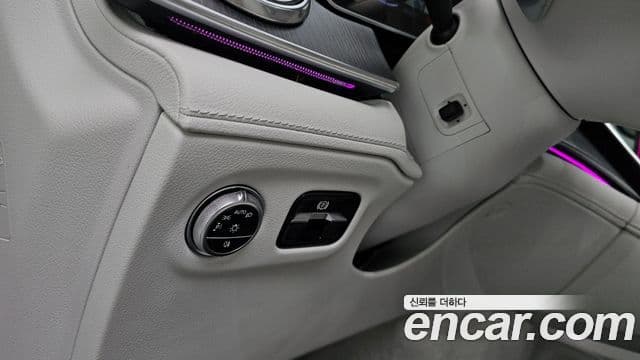 Mercedes-Benz EQS SUV 2023 — Photo 14/20