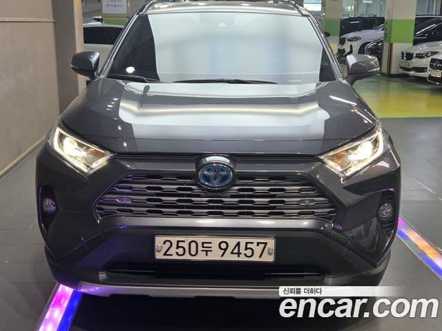 Toyota RAV4 2021 — Photo 4/18