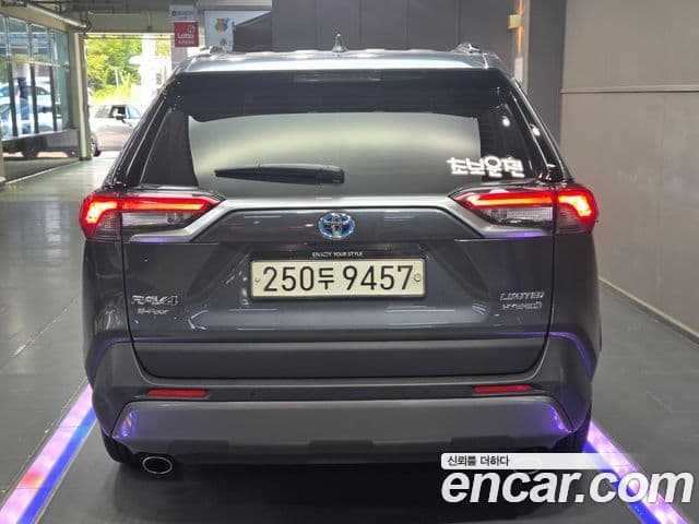 Toyota RAV4 2021 — Photo 15/18
