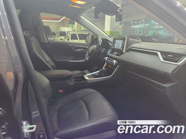 Toyota RAV4 2021 — Photo 5/18