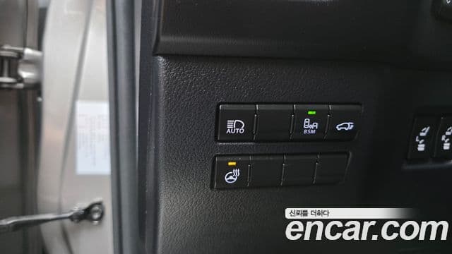Lexus NX300h 2019 — Şəkil 13/20