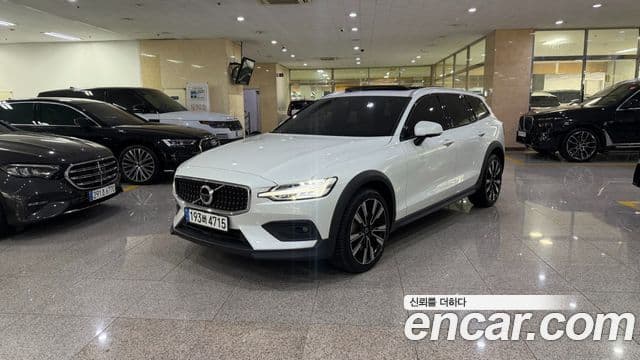 Volvo V60 Cross Country 2021 — Фото 1/19