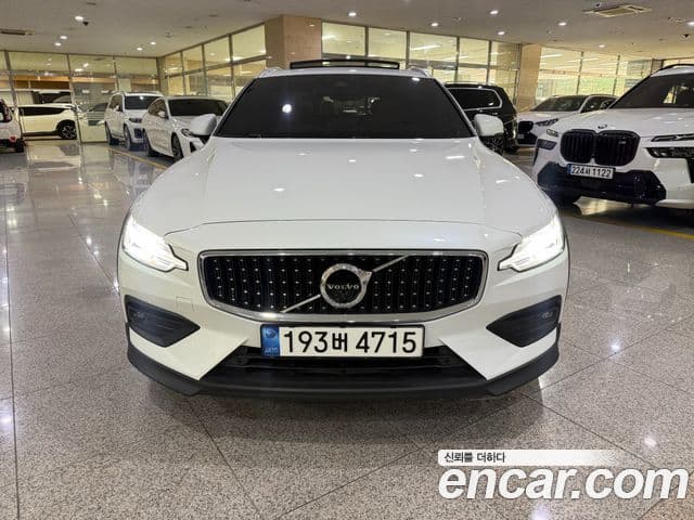 Volvo V60 Cross Country 2021 — Фото 2/19